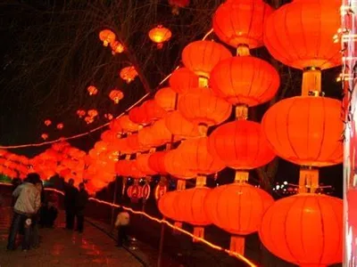 Menyalakan Malam: Merayakan Yuanxiao Jie - Selamat Festival Lentera!